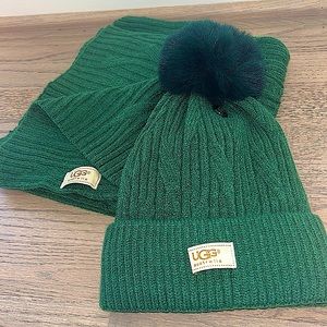 NEW UGG ACCESSORIES 2PC  hat and  scarf set. Perfect Holiday Gift!